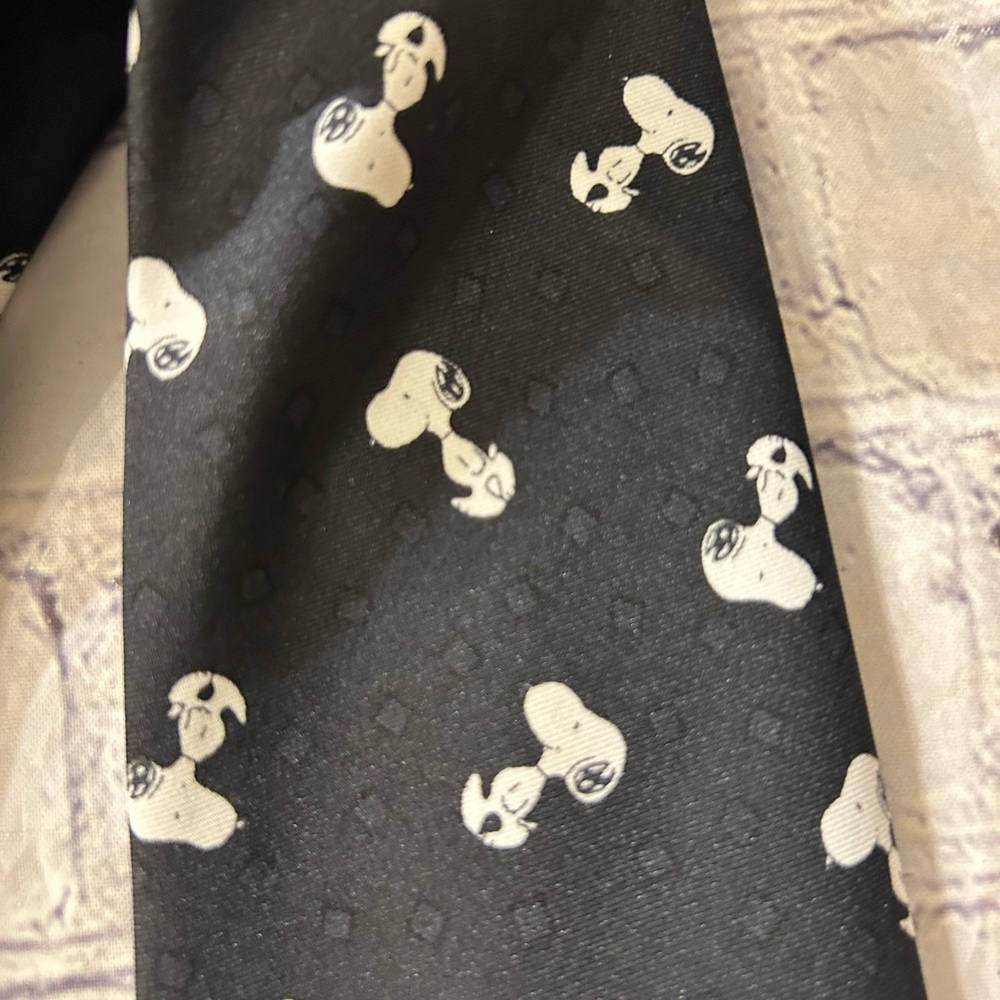 PICASSO HAND MADE BLACK WITH WHITE SNOPPY NOVELTY TIE - Picture 4 of 7